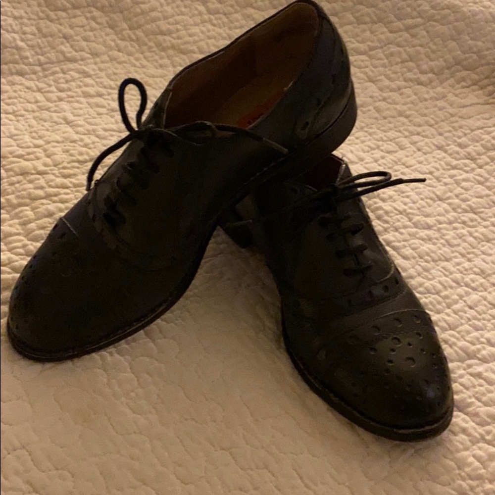Never worn leather (?) oxfords